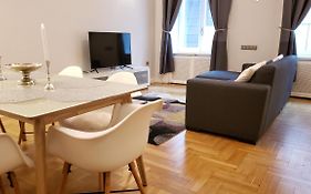 Supreme City Center Apartment
